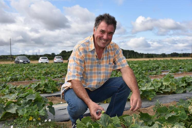 Gilles Leroux, agriculteur à Veuves, vient de se lancer dans la production de cornichons sur un hectare avec le groupe Reitzel.