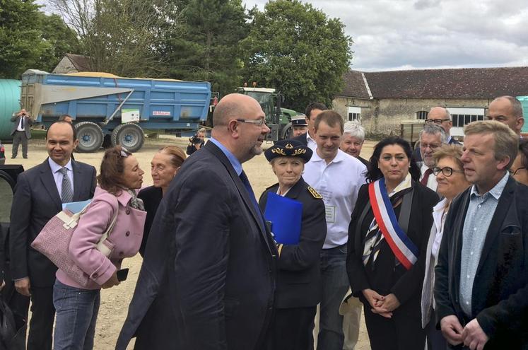 Tous les représentants des organisations professionnelles agricoles du département et de la région Ile-de-France, ainsi que la préfète de Seine-et-Marne et la maire d’Arville étaient présents pour accueillir le ministre de l’agriculture.