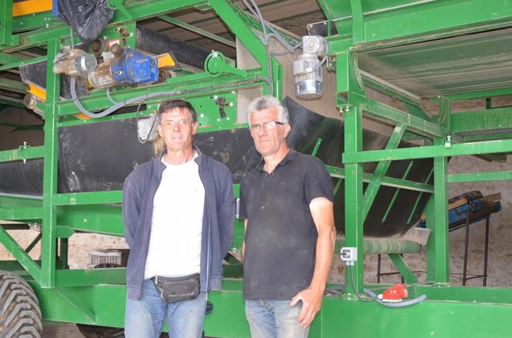 Gironville-sur-Essonne. Philippe Hottin (à gauche) et Jean-Yves Dequeant, deux des cinq agriculteurs engagés dans la cuma Gatiplan. 