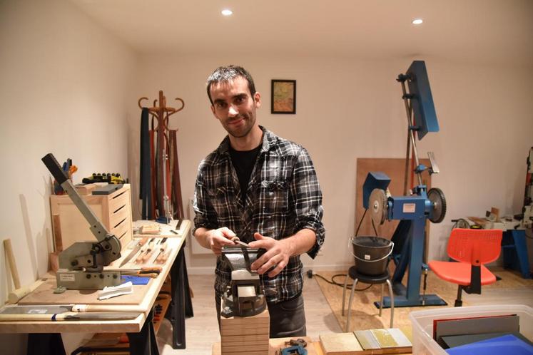 Dès le début de sa formation chez un coutelier, Adrien Garcia a découvert une passion.