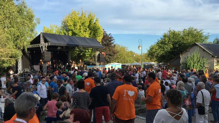 Chaque année, de nombreux visiteurs viennent fêter en famille les vendanges. La présence d’Alain Souchon a marqué cette édition 2017.
