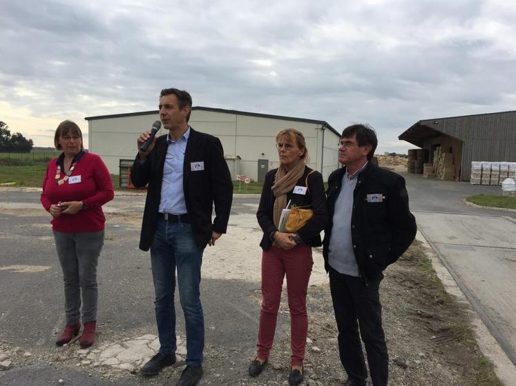 Aulnoy, vendredi 20 septembre. Corinne Heusèle, Franck Barbier, Anne-Marie et Patrick Nuyttens accueillent, producteurs et fondateurs de Planète chanvre, accueillent tous les acteurs de la filière pour leur faire découvrir l’usine.
