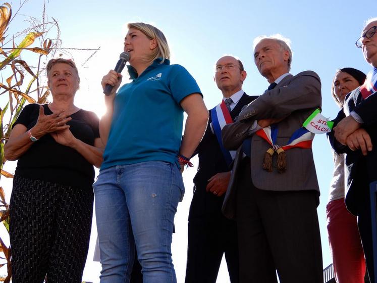 L’organisatrice de la manifestation (volet agricole) et secrétaire générale de Jeunes agriculteurs Ile-de-France, Amandine Béguin, a pris la parole devant les manifestants.