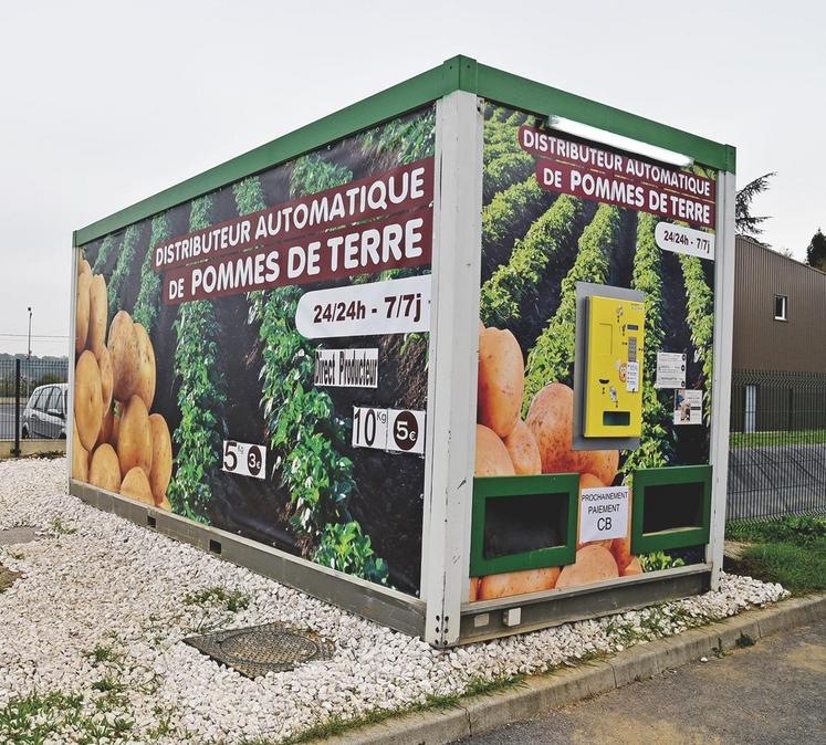 Le distributeur automatique de Karine et Bertrand Fahy a été mis en service le 7 octobre.