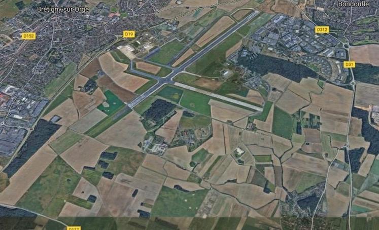 Sur l’ex-base aérienne de Brétigny-sur-Orge (Essonne), un projet de permaculture porté par Fermes d’avenir relègue au second plan le projet de maraîchage biologique porté par la chambre d’Agriculture depuis 2010.
