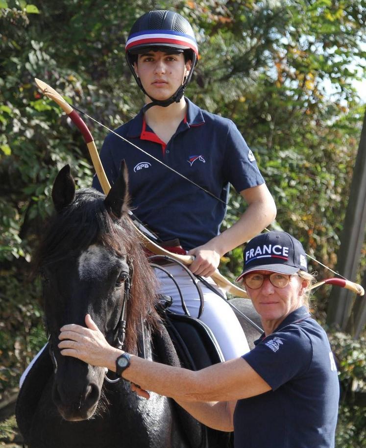 Le tir à l’arc à cheval est une discipline officielle au sein de la fédération française d’équitation  depuis 2015.