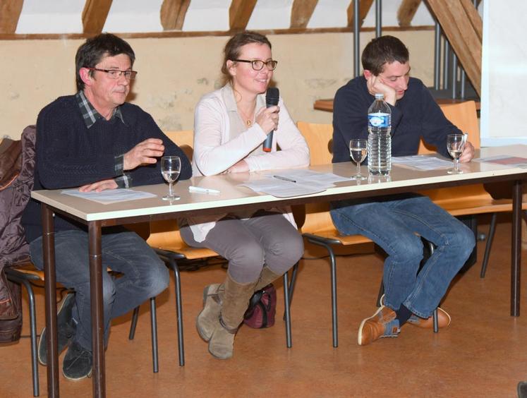Le 16 novembre, à Thiron-Gardais. La soirée de la MSA a permis à trois agriculteurs de témoigner sur la façon dont ils géraient leur emploi du temps : Jean-Luc Debray, Brigitte Boivin et Cyril Girard (de g. à d.).