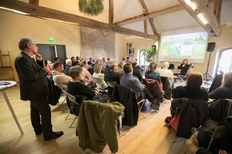 A Bailly (Yvelines), le 12 décembre. L’association Rencontre ville-campagne a fêté ses dix-huit ans à travers une matinée dédiée à la communication avec pour invitée de marque, Sylvie Brunel.
