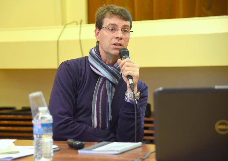 Le 11 janvier, à Unverre. Julien Tournebize, hydrologue de l’Istrea, a décrit le processus des transferts de nitrate en sols drainés et les solutions pour les limiter comme la création de ZTHA.
