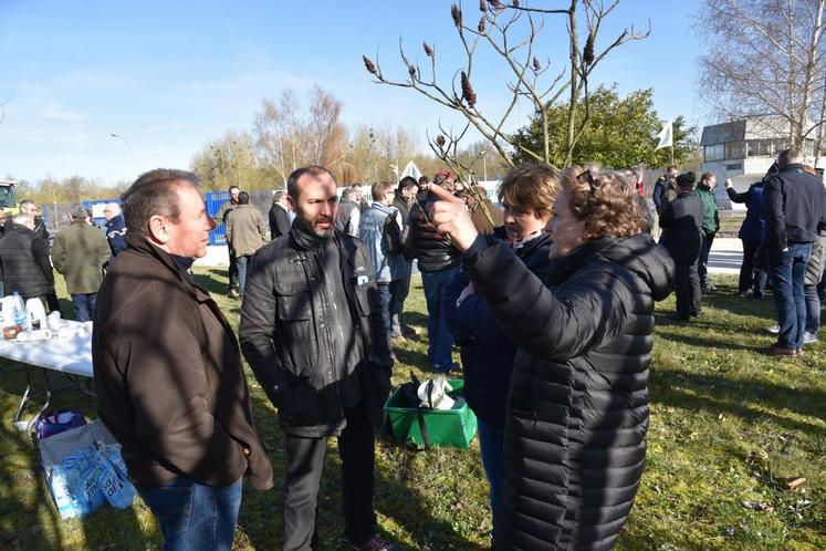 Moment d’échanges entre les exploitants des quatre départements mobilisés.
