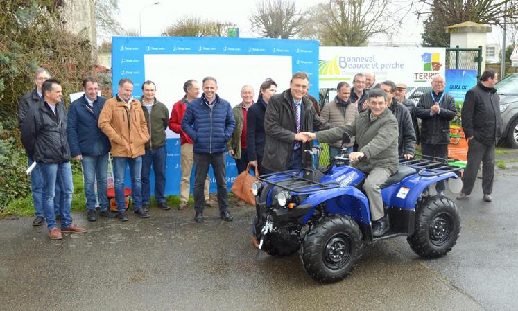 Le 10 avril, à Bonneval. L’éleveur Alain Hervet a gagné le premier prix du concours organisé par Timac Agro : un quad Yamaha 450.