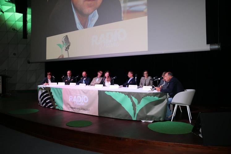 À Palaiseau (Essonne), le 24 mai. L’assemblée générale de la FDSEA Île-de-France a pris la forme d’émissions radio au cours desquelles se sont déroulées les tables rondes.