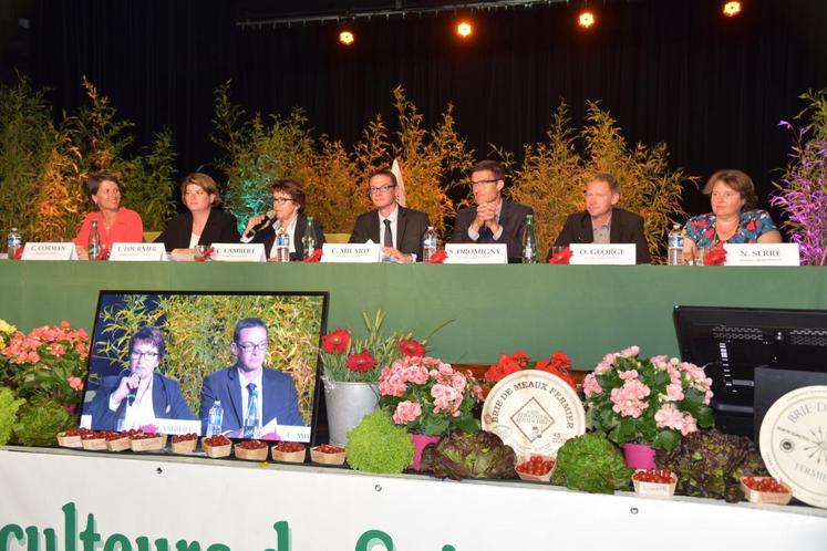 Tribune officielle lors de la partie statutaire en présence de Charline Corman, Laurence Fournier, Christiane Lambert, Cyrille Milard, Sébastien Dromigny, Olivier George et Nadège Serré.