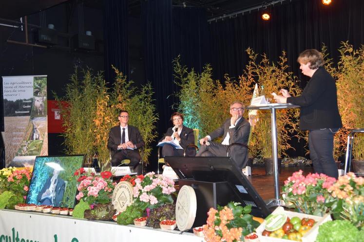 Table ronde sur le thème « Agriculture : médias et Société » animée par la secrétaire générale de la FDSEA de Seine-et-Marne, Laurence Fournier, en présence de Christiane Lambert et du journaliste Éric Brunet.