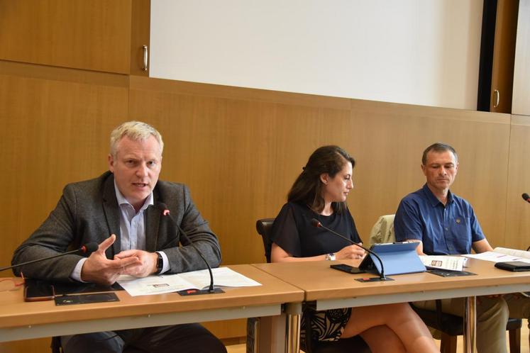 Paris, lundi 28 mai. Christophe Hillairet, Alexandra Dublanche et Thierry Guérin lors de la conférence de presse.
