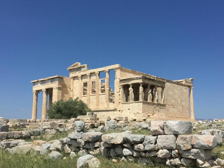 Temple à l’architecture complexe, l’Érechthéion était dédié à plusieurs divinités et rois mythiques, notamment Érechthée.