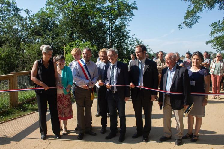 © CDPNE - Renaud_Genix
Le 7 juillet, coupure du ruban en présence des officiels pour inaugurer les nouveaux aménagements de la réserve naturelle régionale géologique de Pontlevoy.