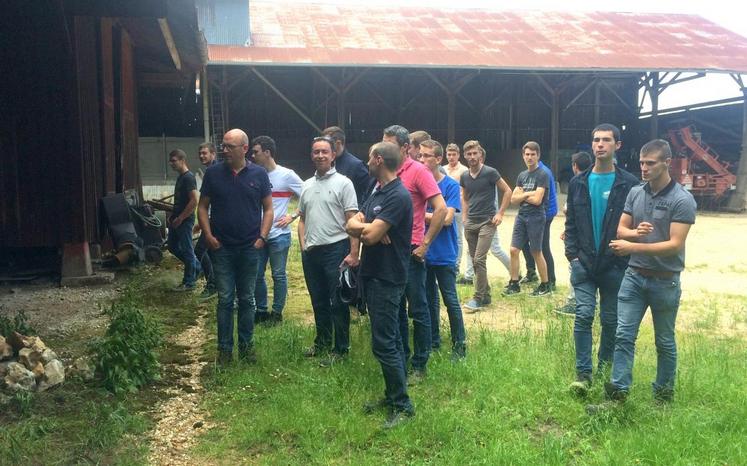 Le 7 juin, à Fontaine-les-Ribouts. Sous la houlette de Jeunes agriculteurs d’Eure-et-Loir et du Crédit agricole, des élèves du LEAP de Nermont ont visité l’exploitation de Xavier Pelé.