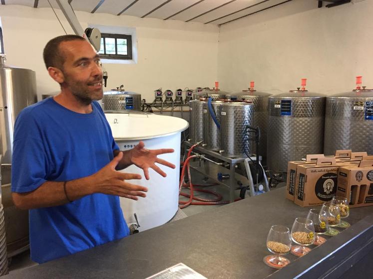 Visite guidée de la brasserie Pachama avec Sylvain Boursier, fondateur de cette entreprise avec Boris Penot, petit-fils et neveu d’agriculteur seine-et-marnais. 