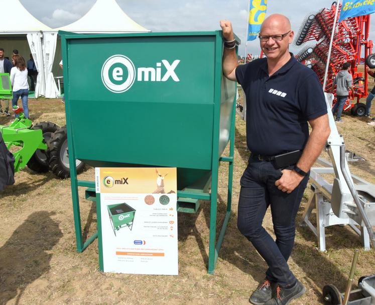 Le 6 septembre, à Outarville (Loiret). Le directeur de la société TICC, Rodolphe Ricordel, a présenté l’Emix de De Sangosse lors du salon Inov-agri.