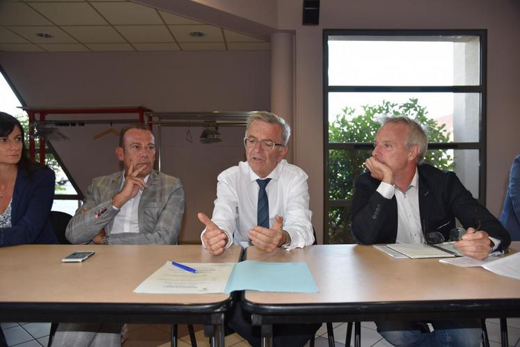 Le 10 septembre à Vineuil. François Bonneau et les élus de la majorité régionale ont fait un bilan à mi-mandat.