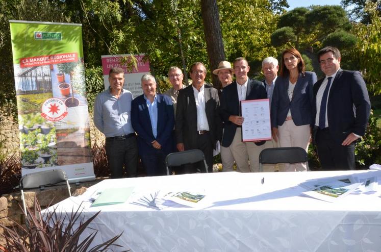 La charte a été rédigée après de longs mois de travail et de concertation entre les différents acteurs de la filière horti-pépi, les producteurs, la Région Île-de-France, le Cervia, la chambre d’Agriculture et la Driaaf.