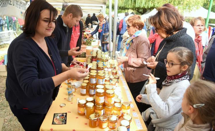 Le 30 septembre, à Chartres. De nombreux producteurs, comme le rucher Billard, ont pu faire découvrir leurs bons produits aux chalands.