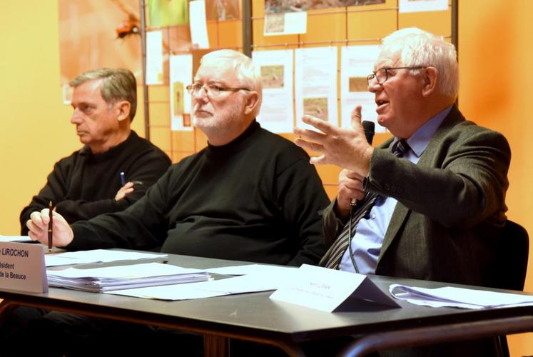 Le 8 novembre, à Orgères-en-Beauce. La Maison de la Beauce se transforme en Maison du tourisme Cœur de Beauce, a expliqué son président Philippe Lirochon (à d.) à ses adhérents.