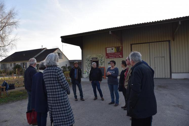 Le 21 février, à Muides. Une dizaine de personnes a accompagné Karine Gloanec-Maurin, députée européenne, lors de sa visite au domaine du Croc du Merle.