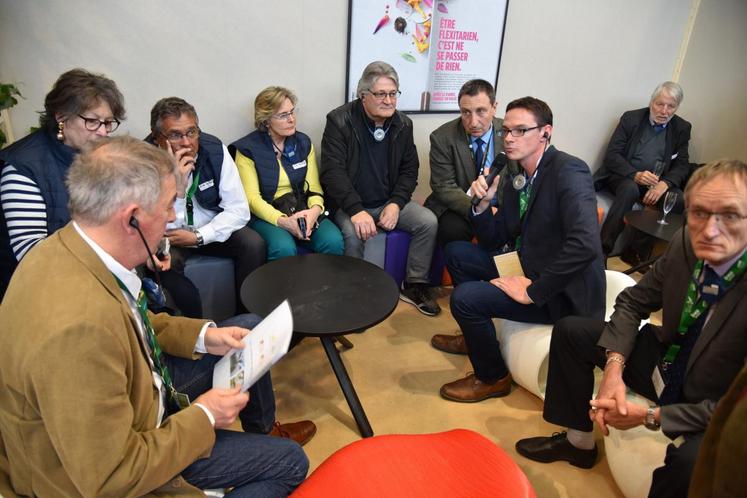 Le message du stand d’Interbev domine le hall : « Mangez de la viande, mangez-en mieux ».