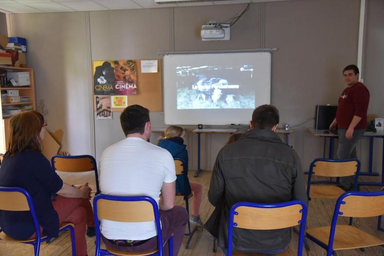 À Montoire, la classe de BTS ACSE a présenté une vidéo sur le projet de réintroduction de la vache percheronne chez Jérôme Augis, au Gaec du Petit-Bois au Temple.
