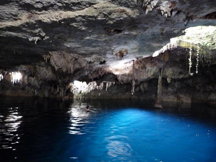 Cenote Azul, 2013, Lara Danielle - licence CC BY-ND 2.0