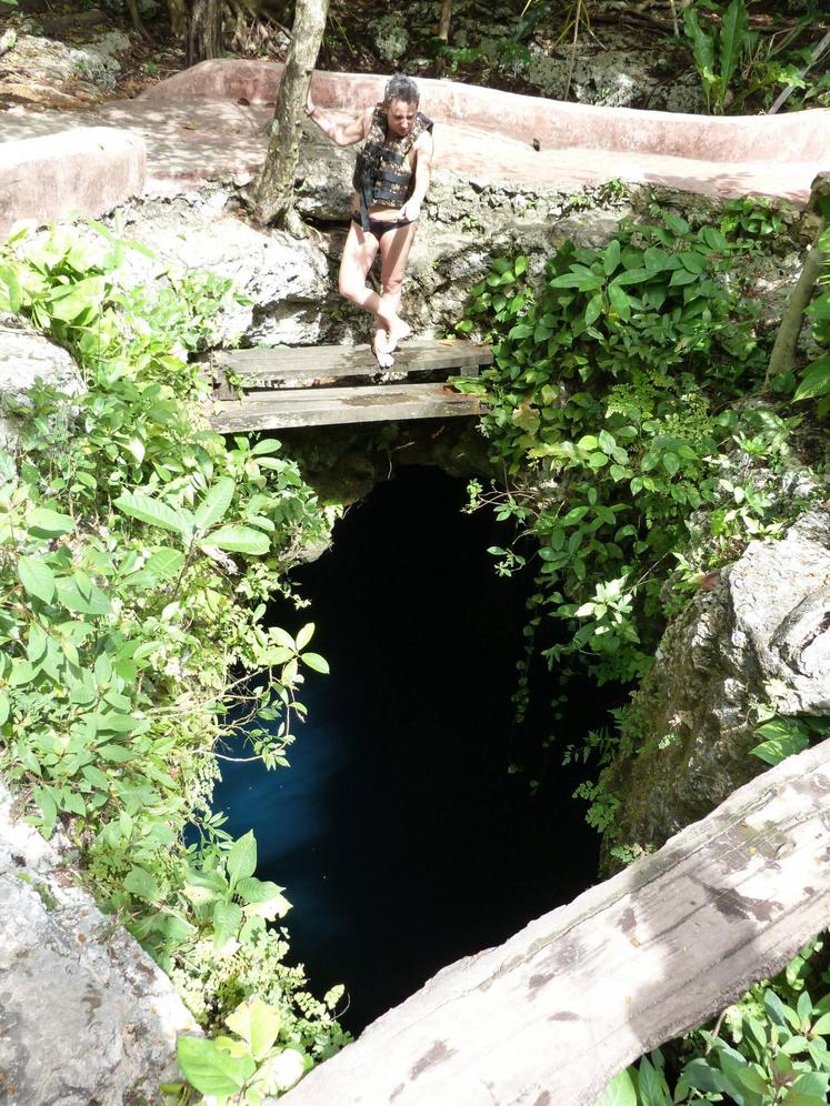 Cenote Xlacah - P1110791, 2011, Vmenkov - licence CC BY-SA 3.0