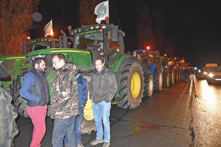 À Ury (Seine-et-Marne), le 27 novembre. Dès 5 heures du matin, 80 tracteurs attendaient de prendre la route vers Paris.