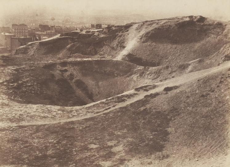 Avant d’être un parc, le site était une carrière de gypse, dont l’extraction servait à produire du plâtre et de la chaux pour construire Paris. Photo d’Henri Le Secq, 1852.