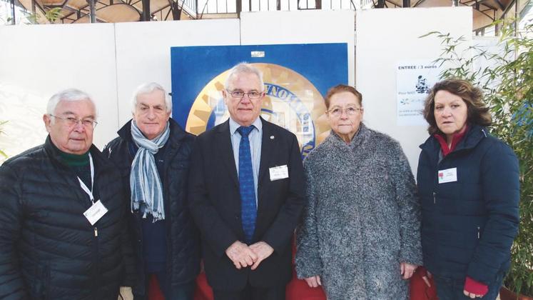 L’équipe du Rotary-Club de Vendôme, samedi 25 janvier, lors de la douzième édition du Salon du vin.