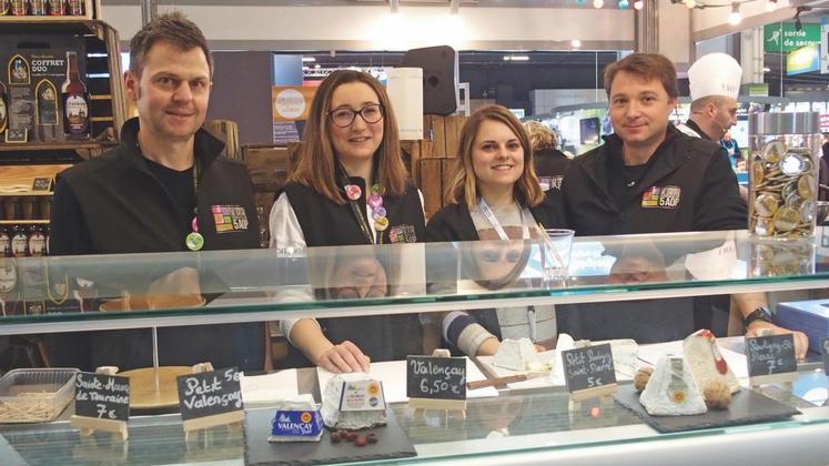 Sur le stand du Criel, on retrouve les cinq AOP caprines de la région, dont Selles-sur-Cher, soit 68 éleveurs pour une production annuelle de 1 000 tonnes de fromage.