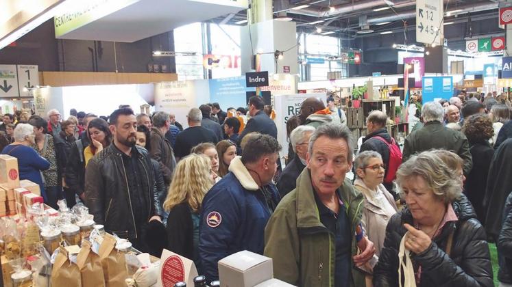 La boutique C du Centre, sur laquelle on trouve cinq produits de Loir-et-Cher, ­suscite l’intérêt des visiteurs. 
