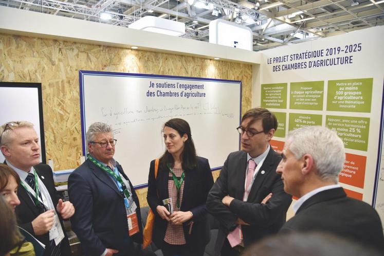 Sur le stand de la FNSEA avec Christine Lambert et Daniel Prieur, l’un de ses secrétaires généraux adjoints. Les grands sujets d’actualité dont les ZNT ont été abordés. 