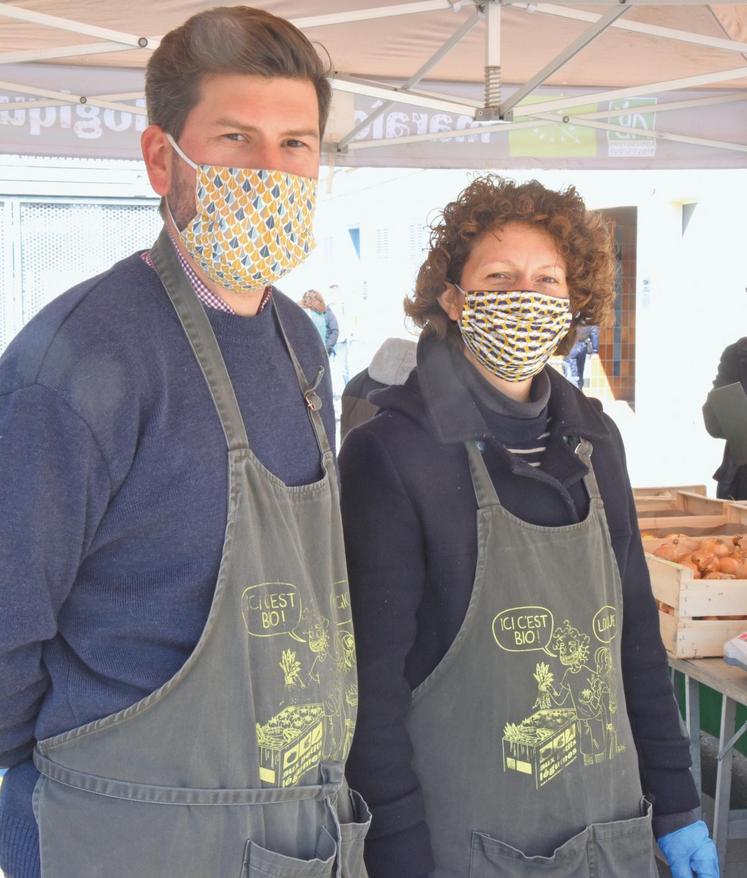 Aude et Alexandre Mornas constatent une hausse de fréquentation de leur boutique à la ferme.
