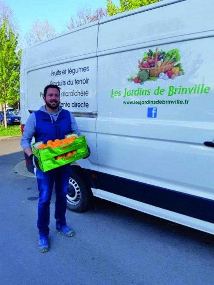 Les Jardins de Brinville à Saint-Sauveur-sur-École ont offert des colis de clémentines au personnel et aux bénévoles du centre de consultations Covid-19 de Saint-Fargeau-Ponthierry. 