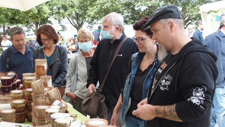 La qualité des produits locaux a attiré les visiteurs dès les premières heures de la matinée.
