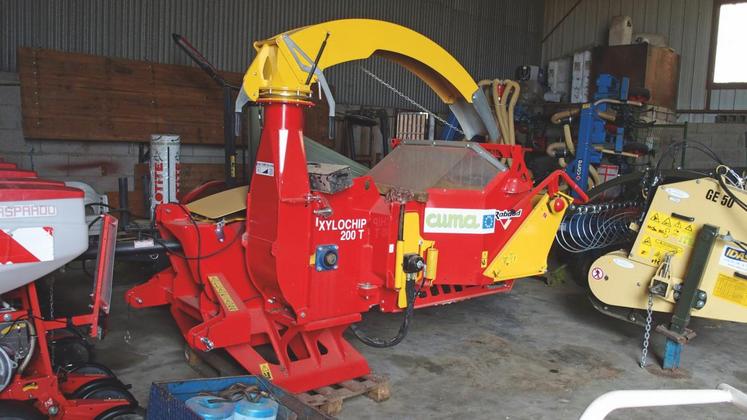 Acquis en 2019, ce broyeur de branches permet à la Cuma de travailler pour les communes de moins de 3 500 habitants. 
