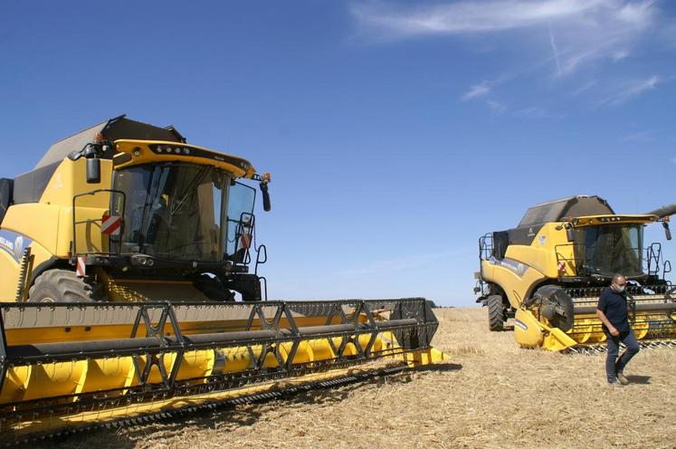 Le groupe Lecoq a consacré un après-midi de démonstration aux gammes CR et CX de la marque New Holland.
