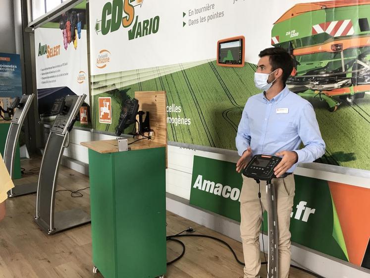 Philippe Goumin, chef de produits à Amazone, ­présente la gamme de semoirs monograines Precea.
