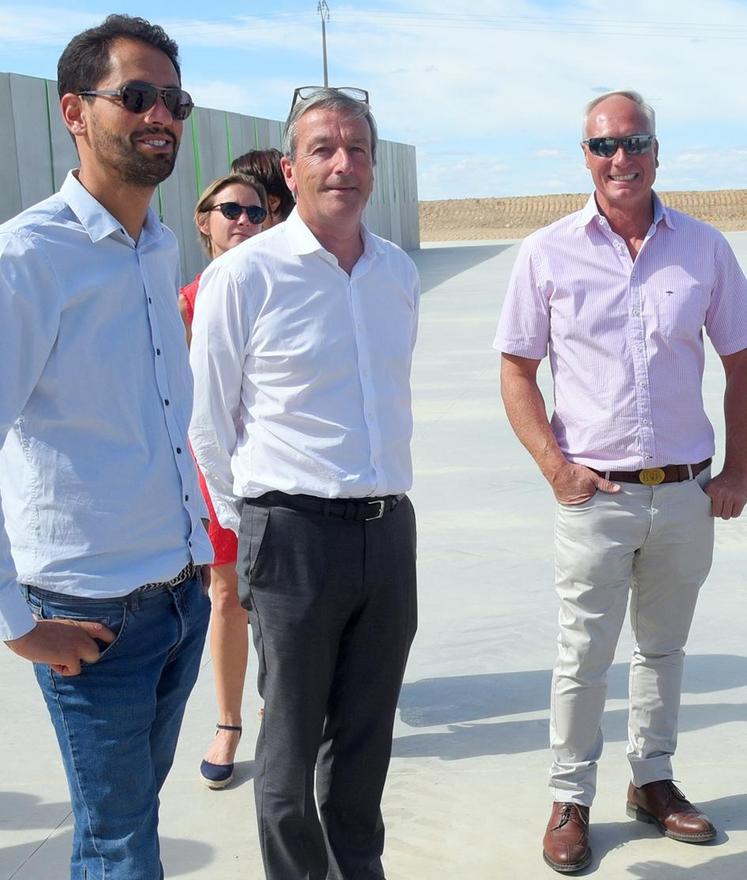 Les exploitants, Adrien Guyard (à g.) et Rémi Baudrin (à d.), dirigent la société BioGaz Beauce.