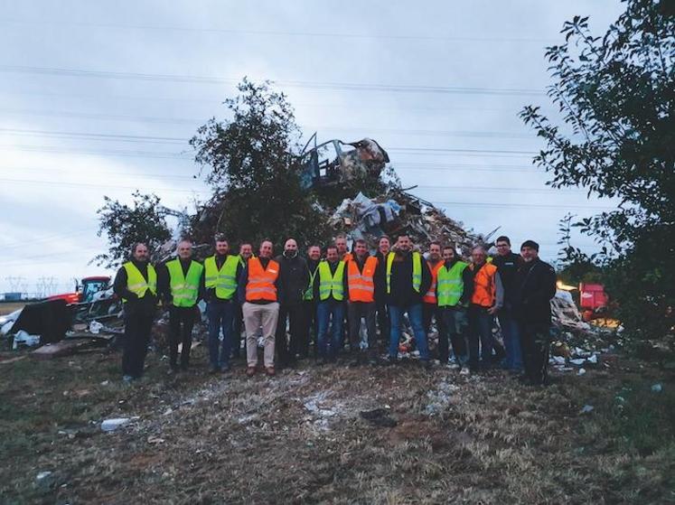 À Fontenay-en-Parisis (Val-d\'Oise), pas de Gilets jaunes mais des agriculteurs bien décidés à se mobiliser pour défendre leurs outils de travail. 