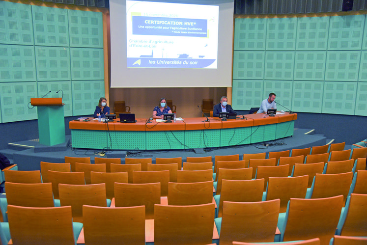 Le 16 novembre, à Chartres. Les Universités du soir de la Chambre sur la certification HVE ont été retransmises en direct sur Youtube.