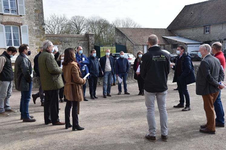 Chenoise, vendredi 26 mars. Les participants à la rencontre dans l'est du département entre les représentants de la profession agricole et les parlementaires et conseillers départementaux. 