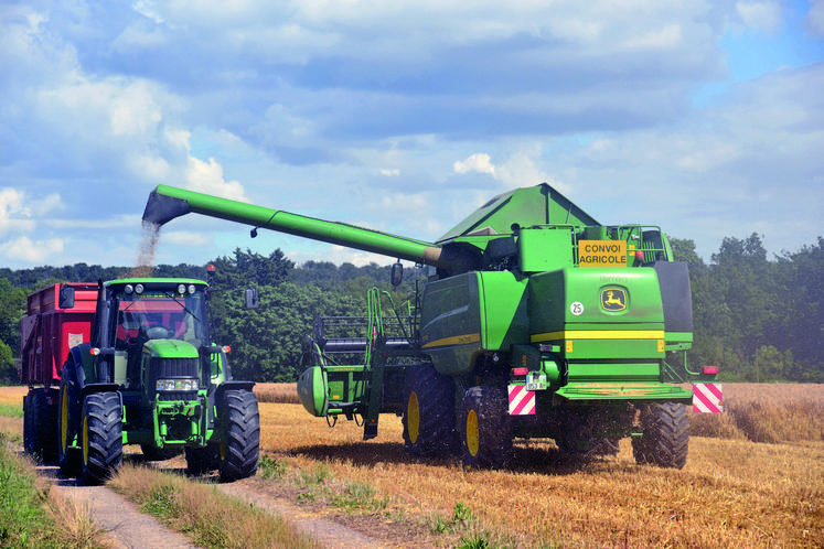 En Seine-et-Marne, le coup d'envoi de la moisson 2021 a été donné début juillet. Cette récolte, débutée tardivement, se déroule par intermittence en raison des nombreux épisodes pluvieux qui surviennent régulièrement depuis deux semaines.